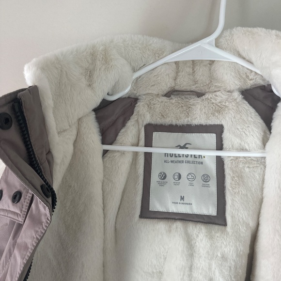 HOLLISTER ALL-WEATHER FAUX FUR-LINED BOMBER JACKET - Picture 5 of 8